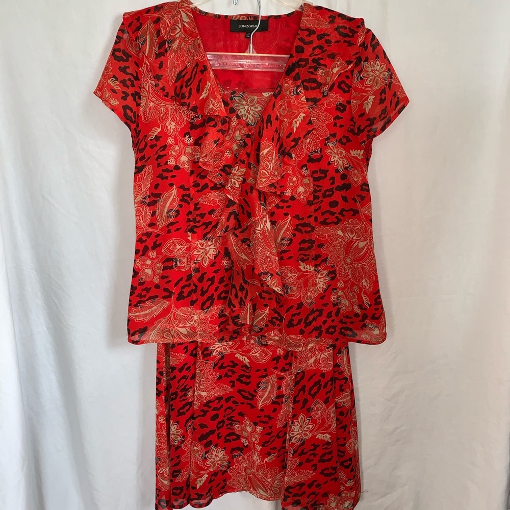 Jones/Wear silky animal print skirt and blouse set